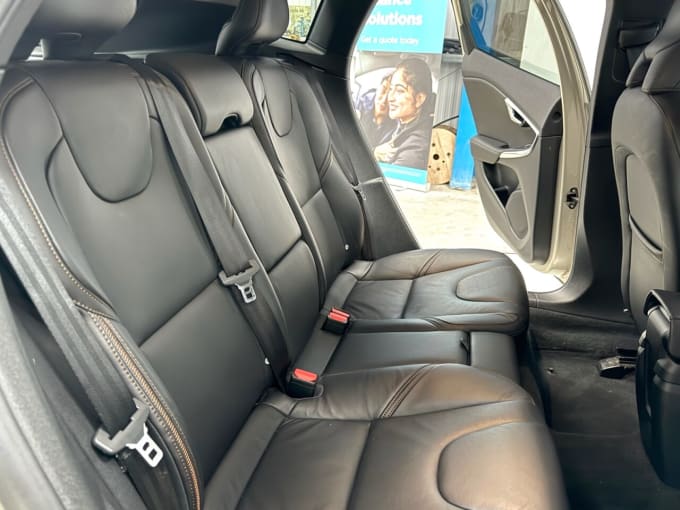 2025 Volvo V40 Cross Country