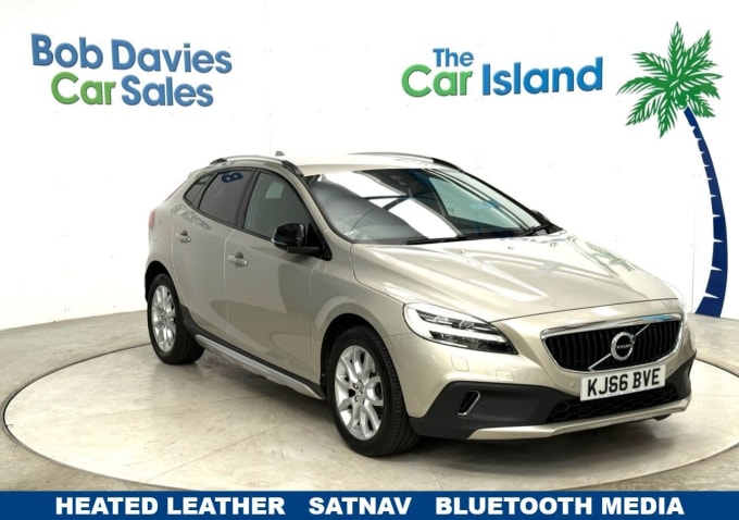 2025 Volvo V40 Cross Country