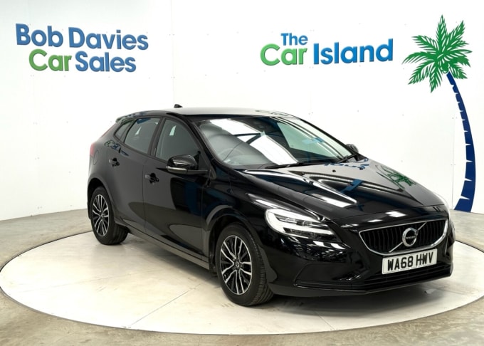 2025 Volvo V40