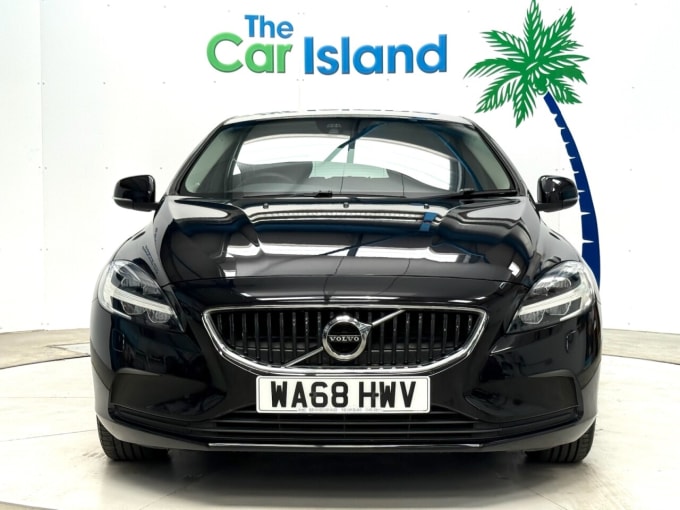 2025 Volvo V40