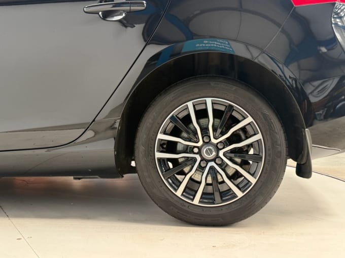 2025 Volvo V40