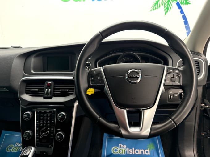 2025 Volvo V40