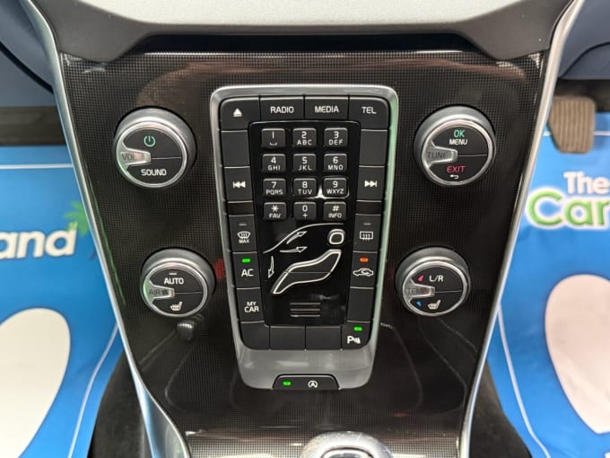2025 Volvo V40
