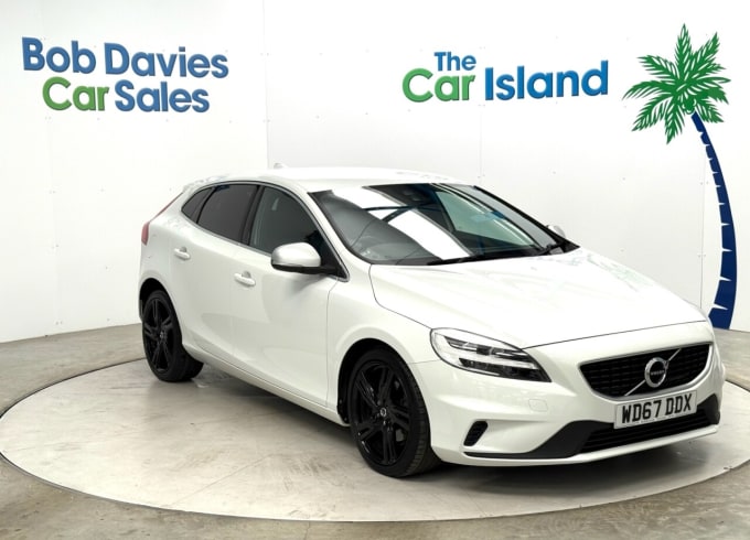 2025 Volvo V40