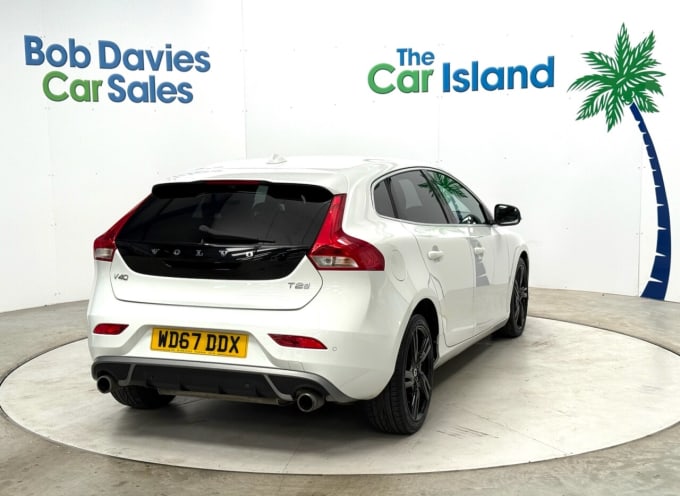 2025 Volvo V40