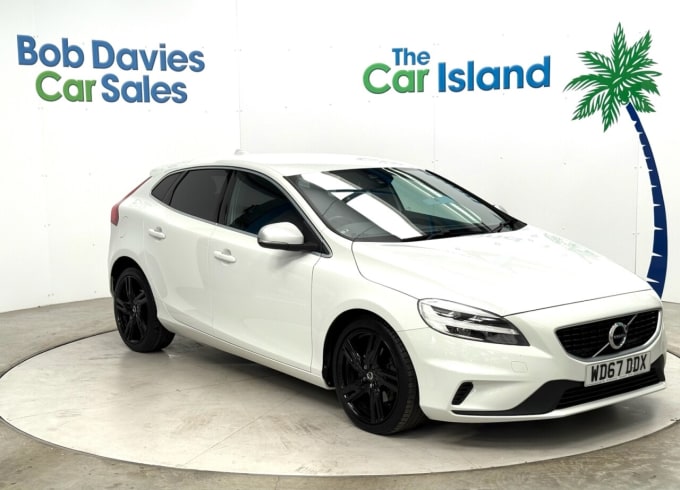 2025 Volvo V40
