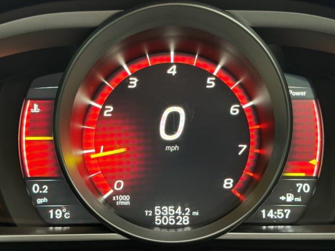 2025 Volvo V40
