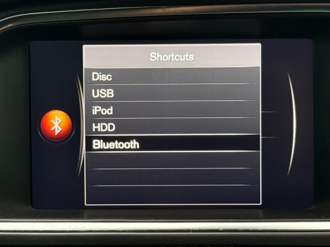 2025 Volvo V40