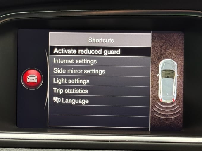 2025 Volvo V40