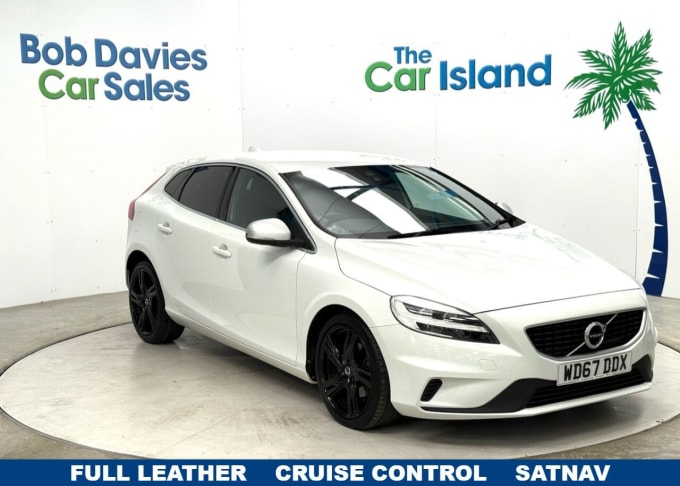 2025 Volvo V40