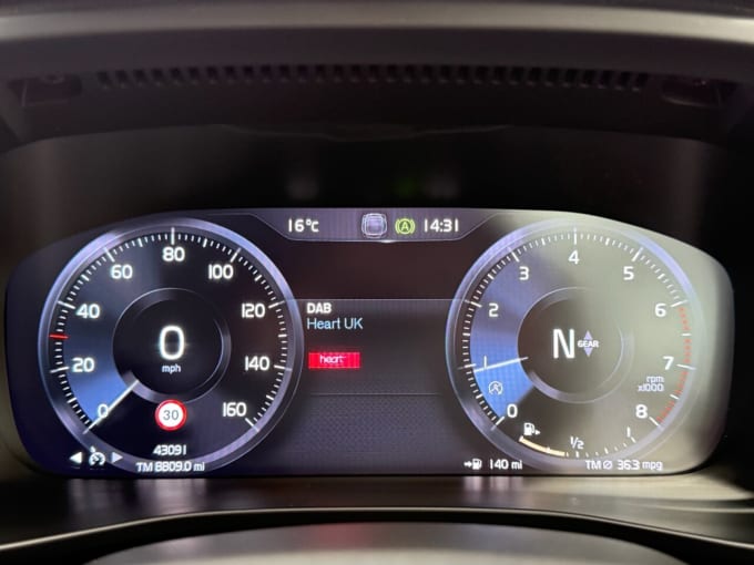 2025 Volvo Xc40