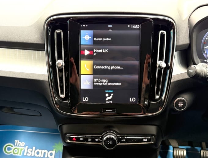 2025 Volvo Xc40