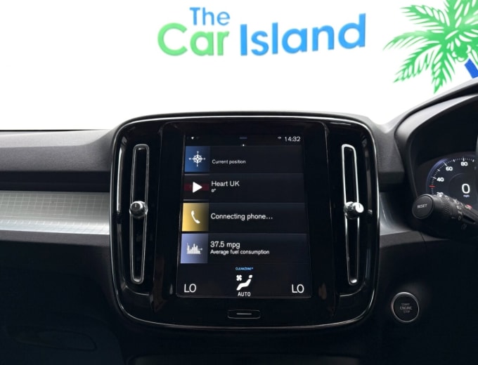2025 Volvo Xc40