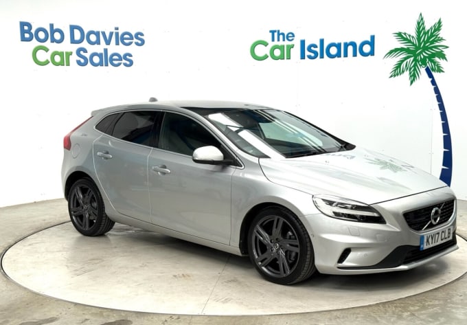 2025 Volvo V40