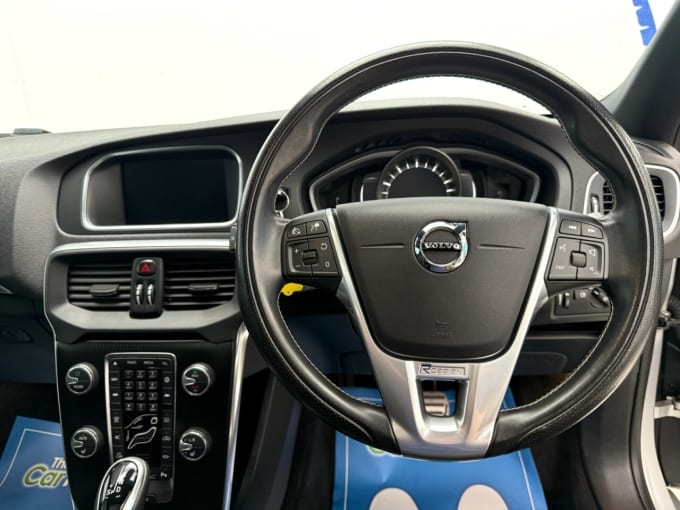 2025 Volvo V40