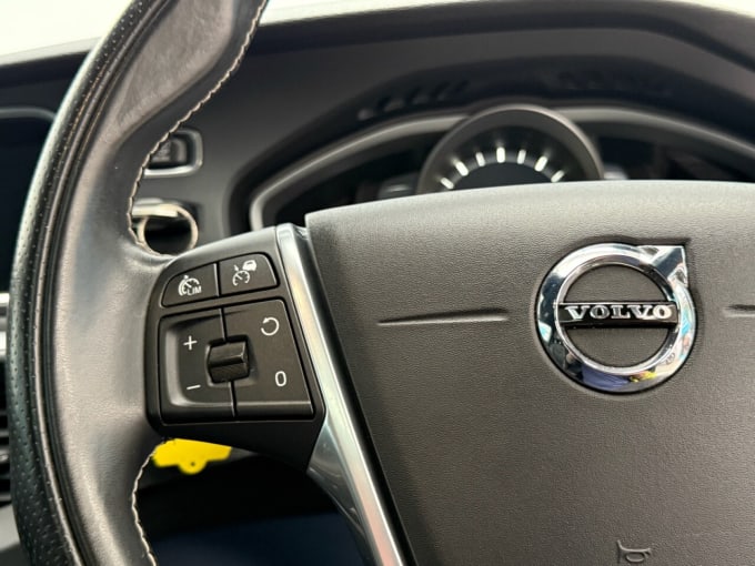 2025 Volvo V40