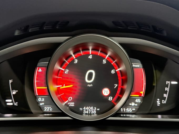 2025 Volvo V40