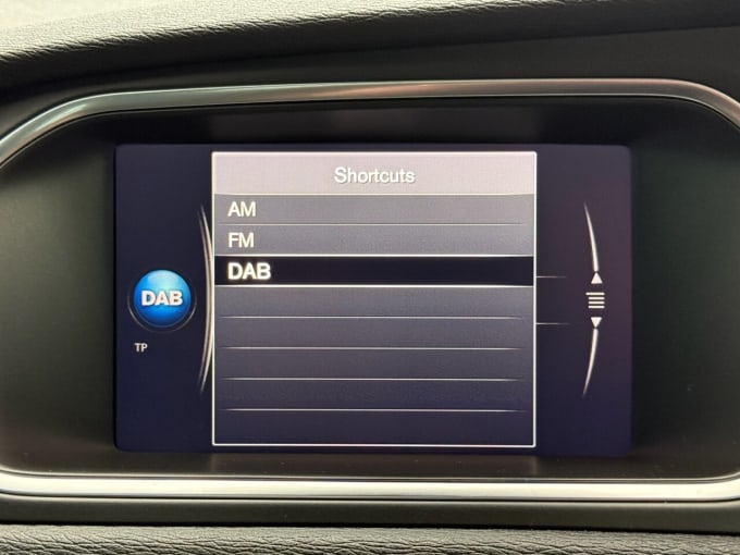 2025 Volvo V40