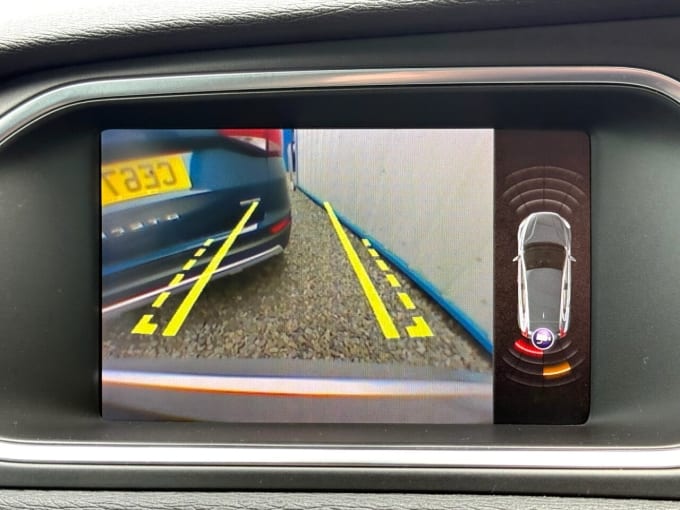 2025 Volvo V40