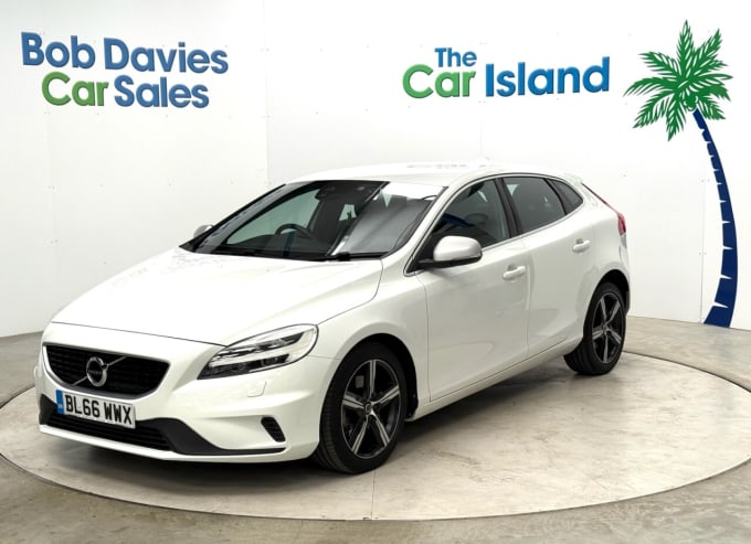 2025 Volvo V40