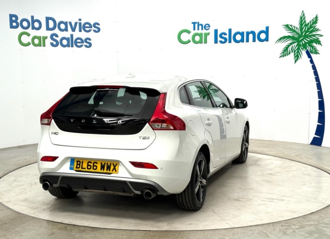 2025 Volvo V40