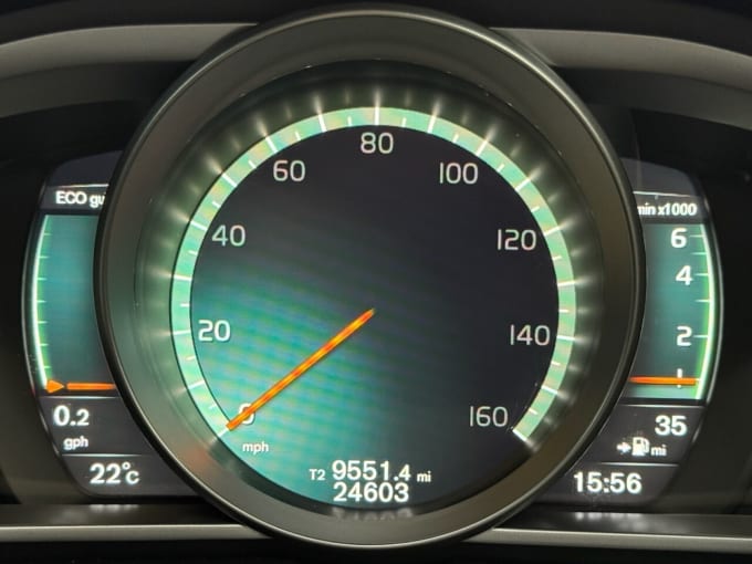 2025 Volvo V40