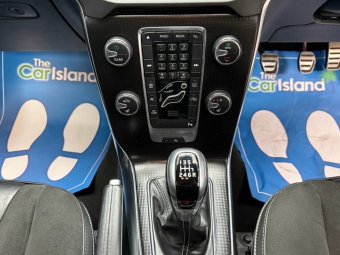 2025 Volvo V40