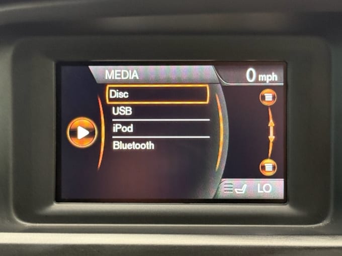 2025 Volvo V40