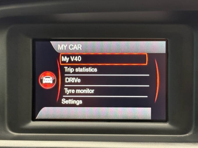 2025 Volvo V40
