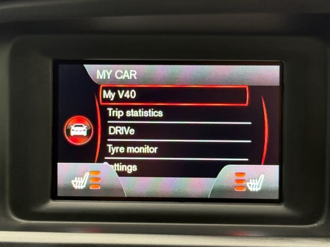 2025 Volvo V40