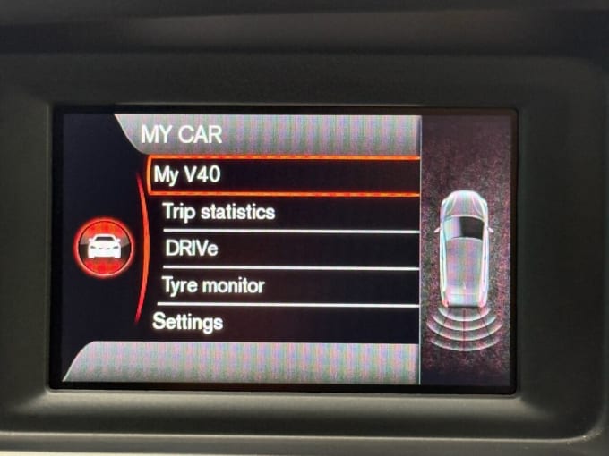 2025 Volvo V40