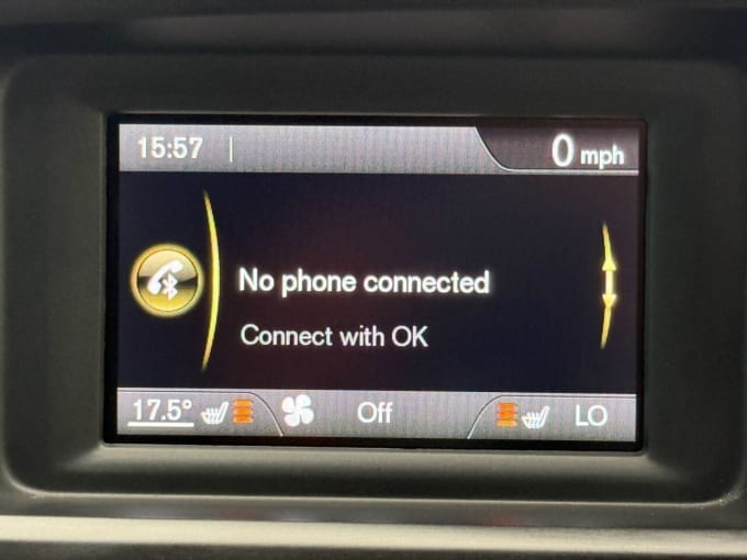 2025 Volvo V40