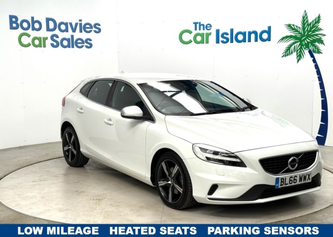 2025 Volvo V40