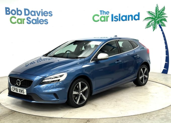 2025 Volvo V40