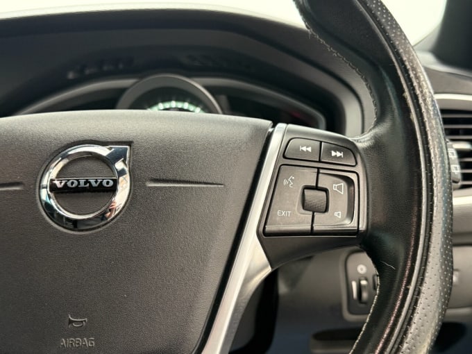 2025 Volvo V40