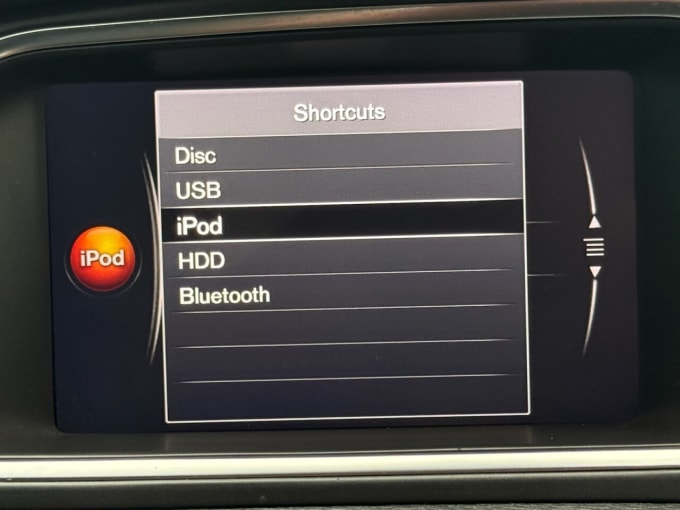 2025 Volvo V40