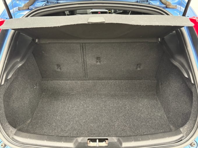 2025 Volvo V40