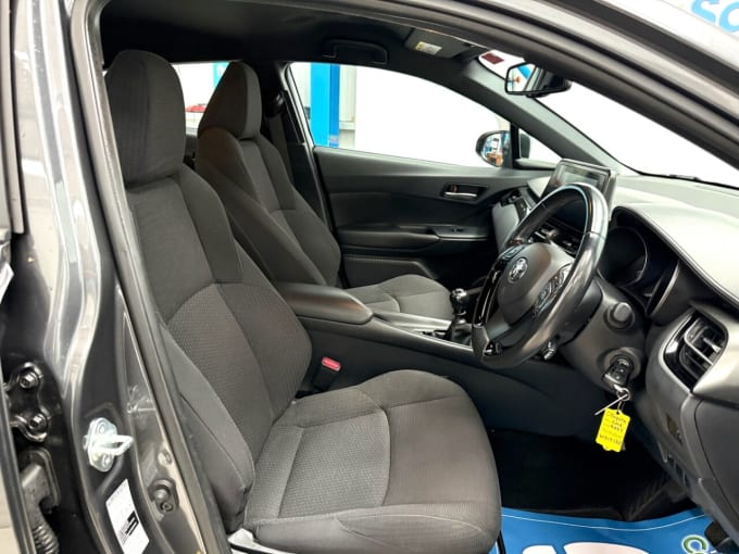 2025 Toyota C-hr
