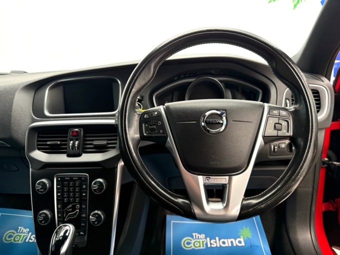 2025 Volvo V40