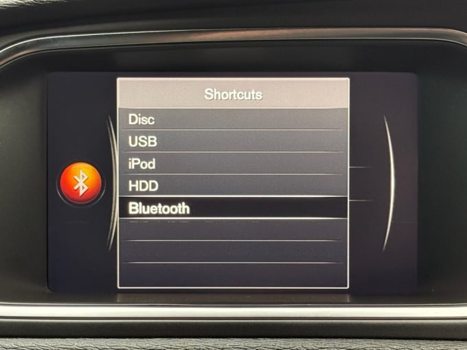 2025 Volvo V40