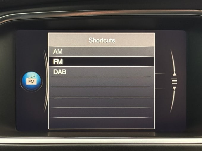 2025 Volvo V40