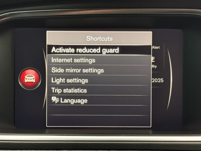 2025 Volvo V40
