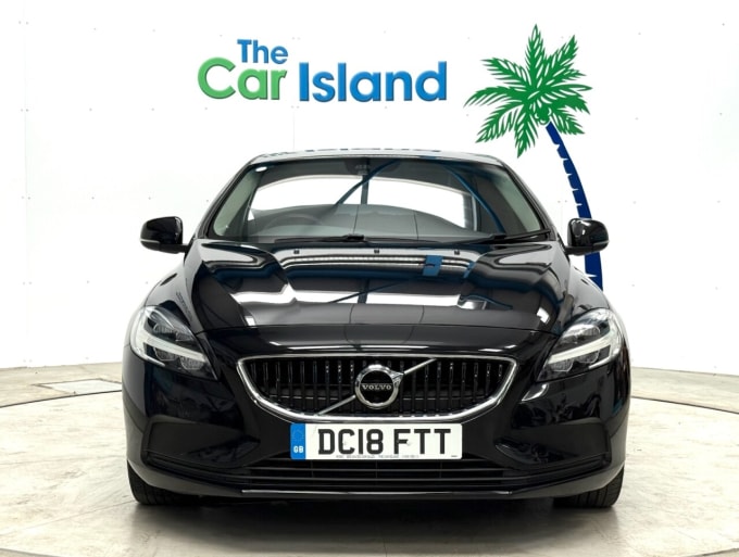 2025 Volvo V40
