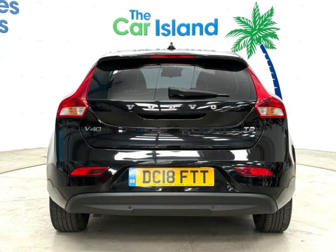 2025 Volvo V40