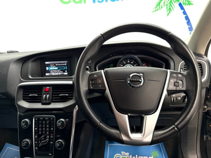 2025 Volvo V40