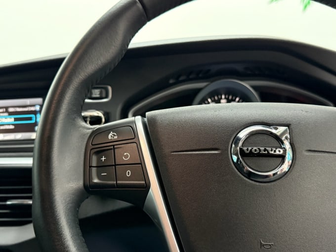 2025 Volvo V40