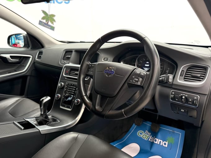 2025 Volvo V60