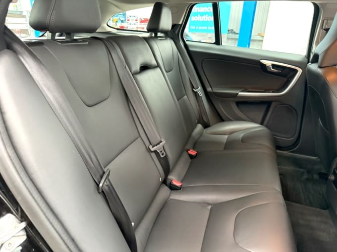 2025 Volvo V60