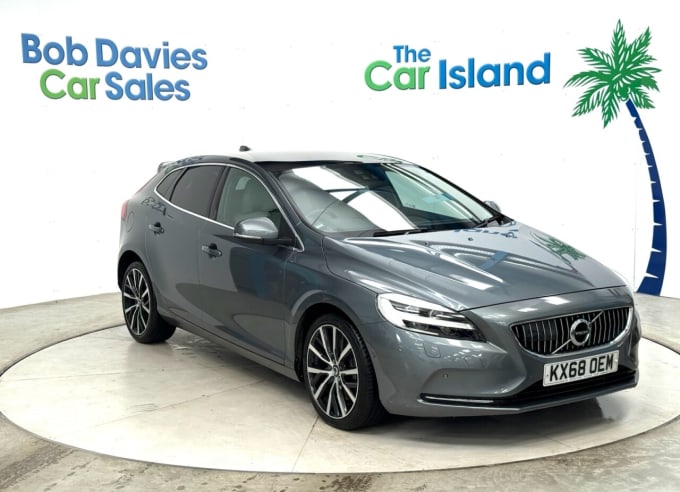 2025 Volvo V40