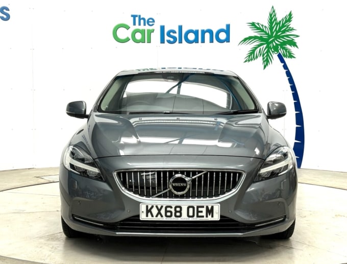 2025 Volvo V40